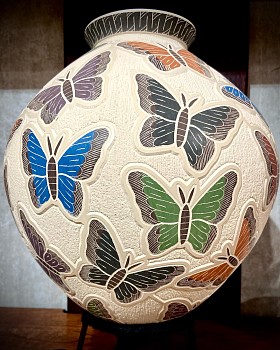 Artist:&nbsp;Mata Ortiz Village Pottery