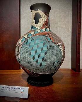 Mata Ortiz Village Pottery -&nbsp;Necked Vase by Rocio Silveiria