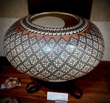 Mata Ortiz Village Pottery -&nbsp;Geometric Wonder by Rosa Loya