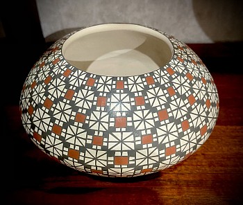 Mata Ortiz Village Pottery -&nbsp;Black and Red Squares