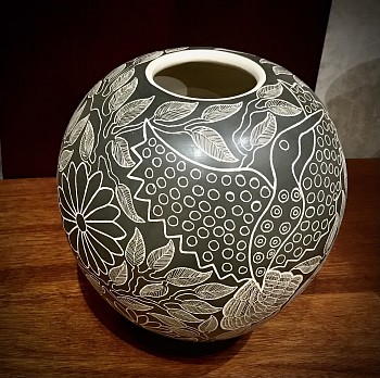 Mata Ortiz Village Pottery -&nbsp;Circle Wing Hummingbird by Lorenza Quezada