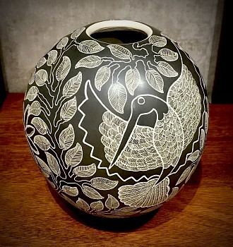 Mata Ortiz Village Pottery -&nbsp;Very Detailed Hummingbird by Lorenza Quezada