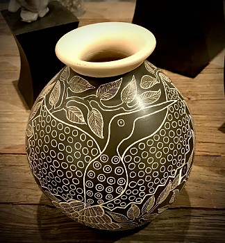Mata Ortiz Village Pottery -&nbsp;Hummingbird Circles by Lorenza Quezada